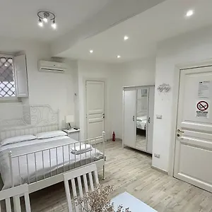 Urbe - Delizioso Quartiere Coppede , Rome Italy